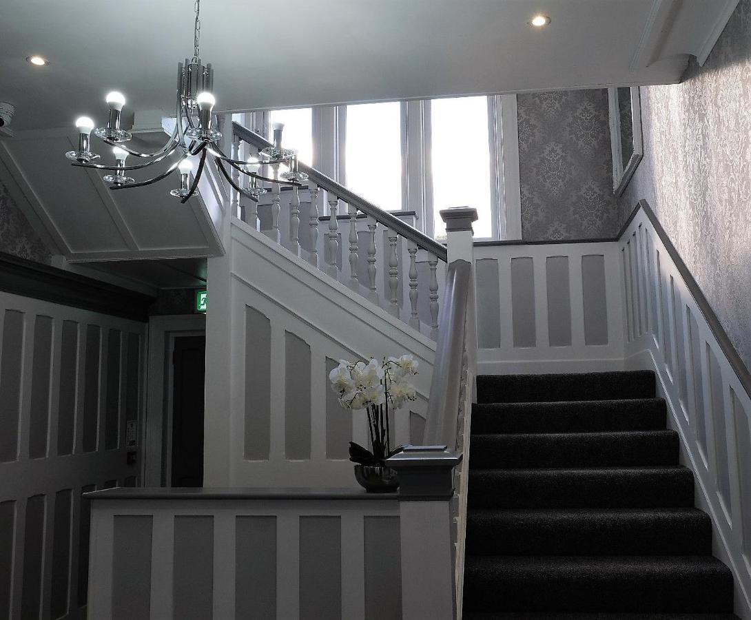 The Whitehouse Peterlee Hotel Exterior photo