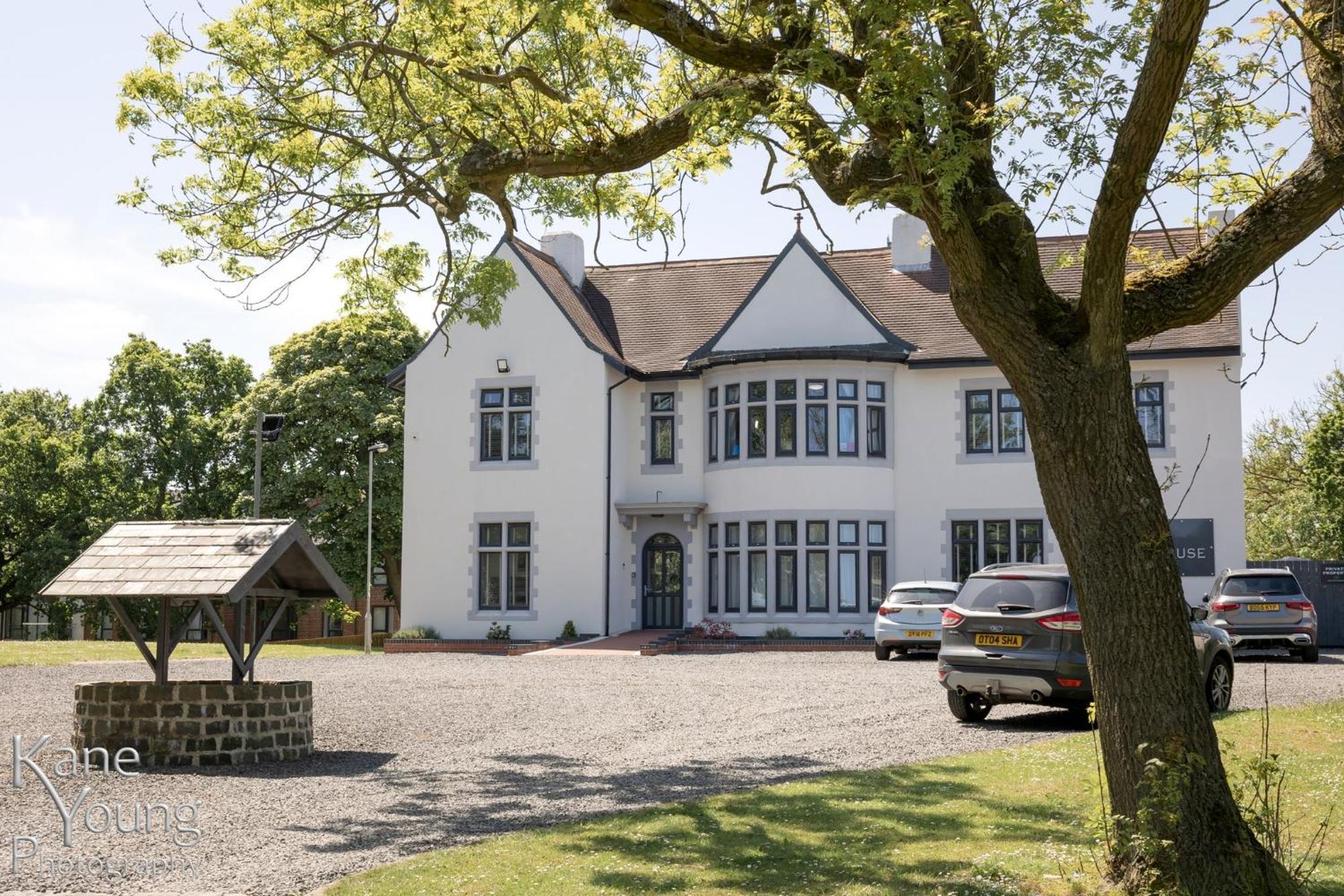 The Whitehouse Peterlee Hotel Exterior photo